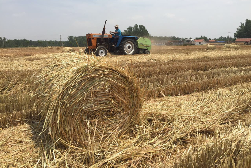 Straw baler