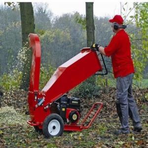 Tree shredder helping the construction of 